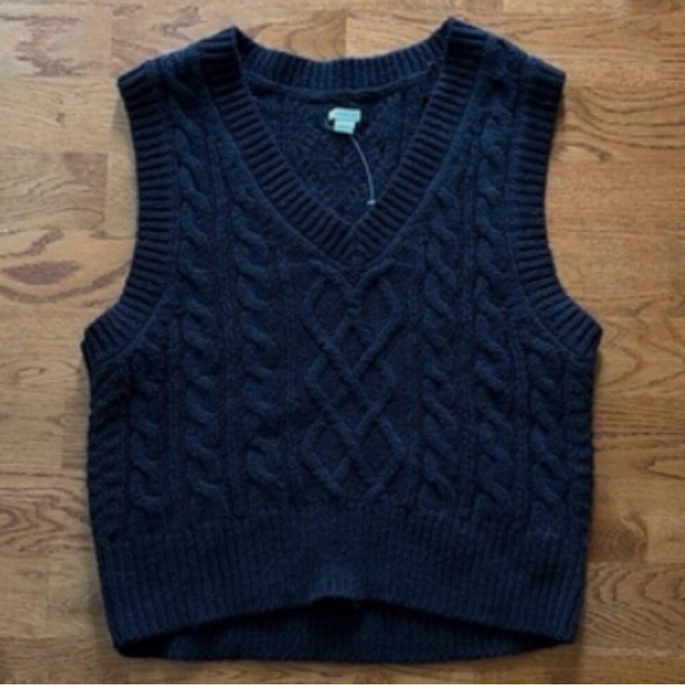 Aerie cable knit sweater vest